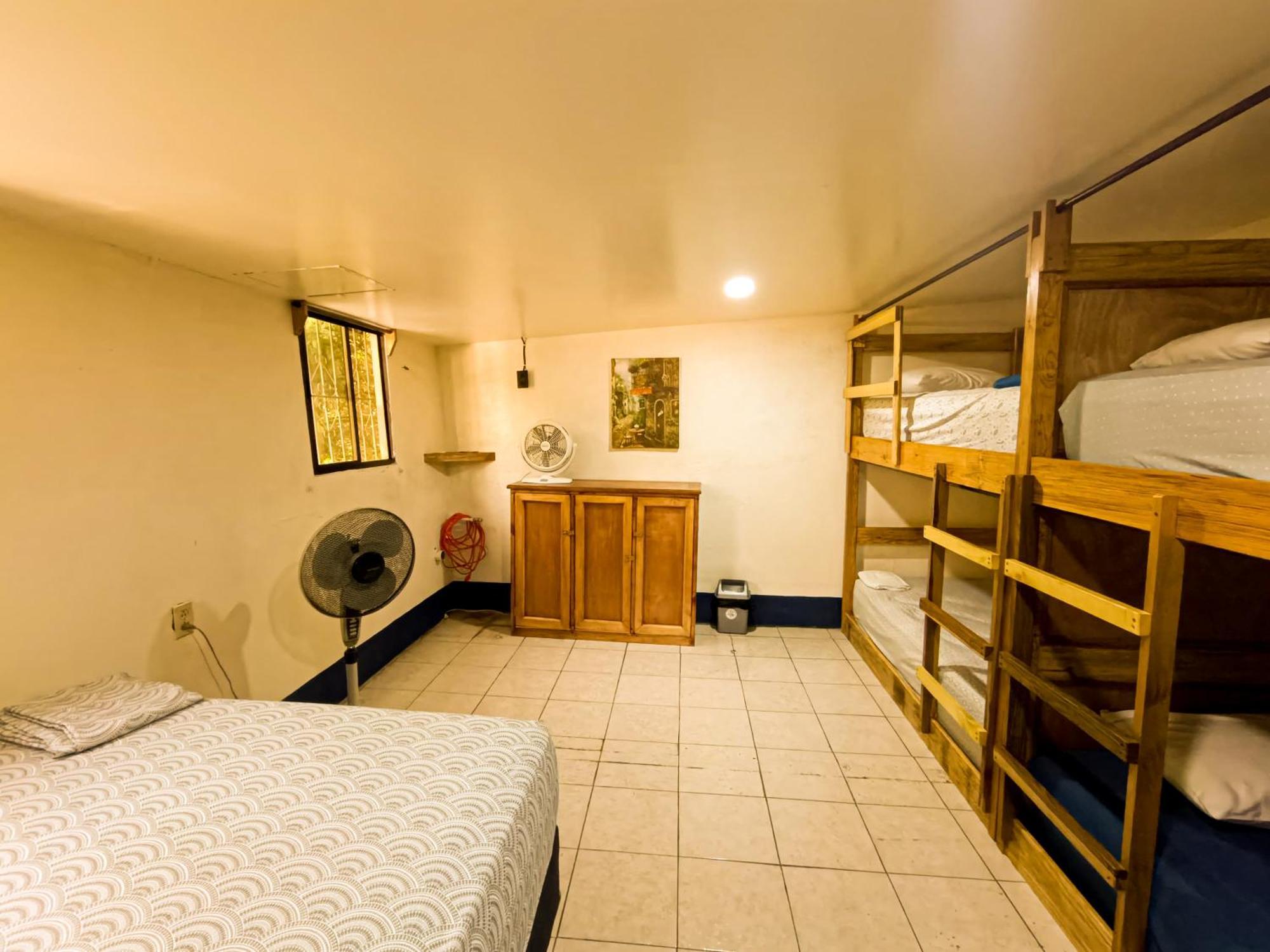 Hostal El Rio León Exteriér fotografie